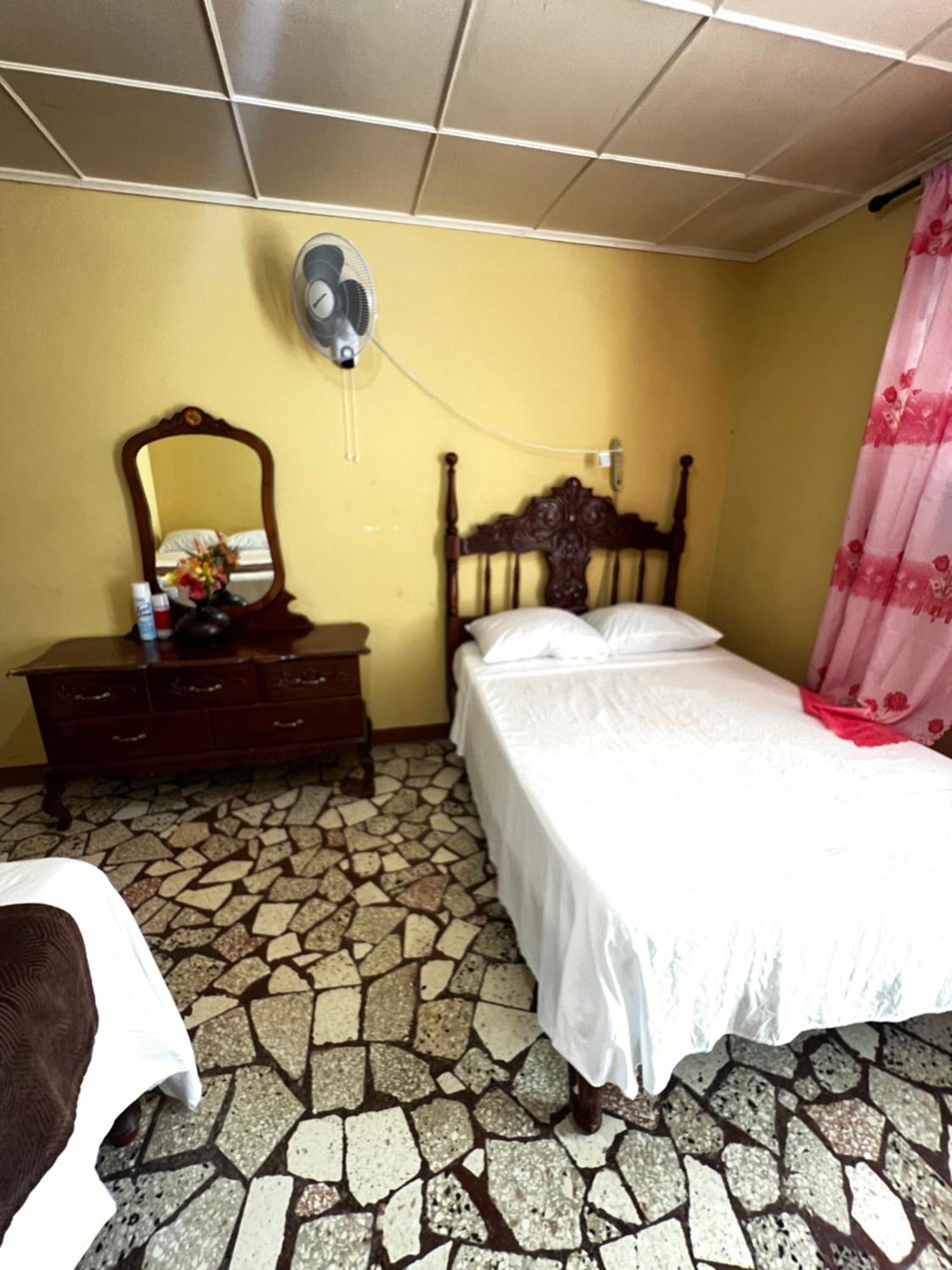 Cozy Family Inn Port Antonio Exterior foto
