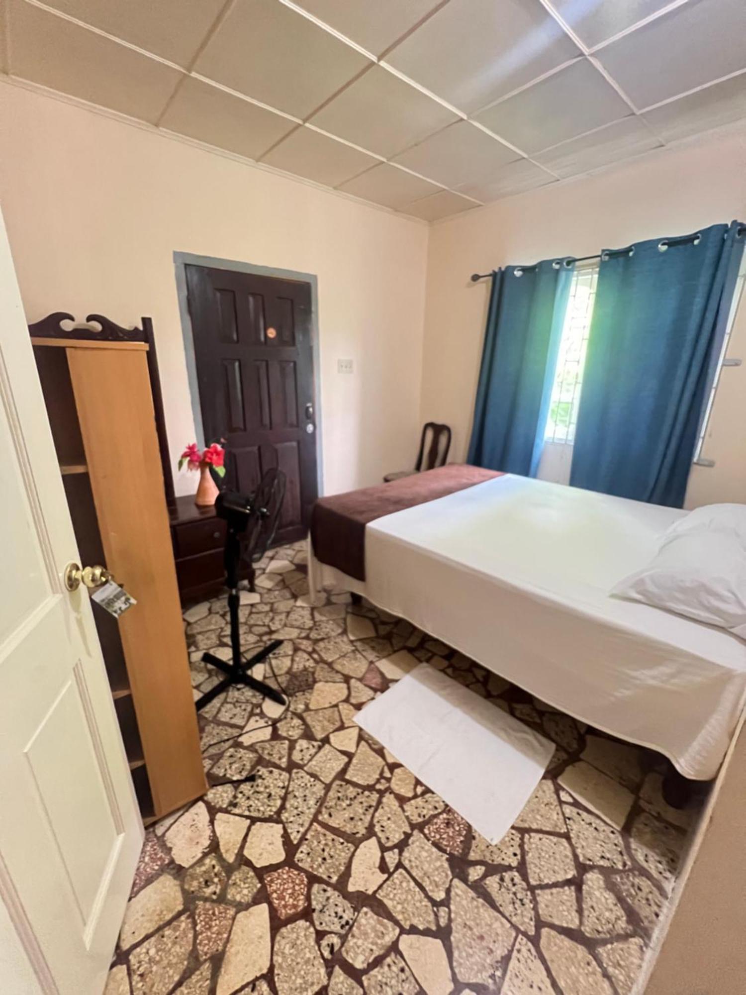 Cozy Family Inn Port Antonio Exterior foto